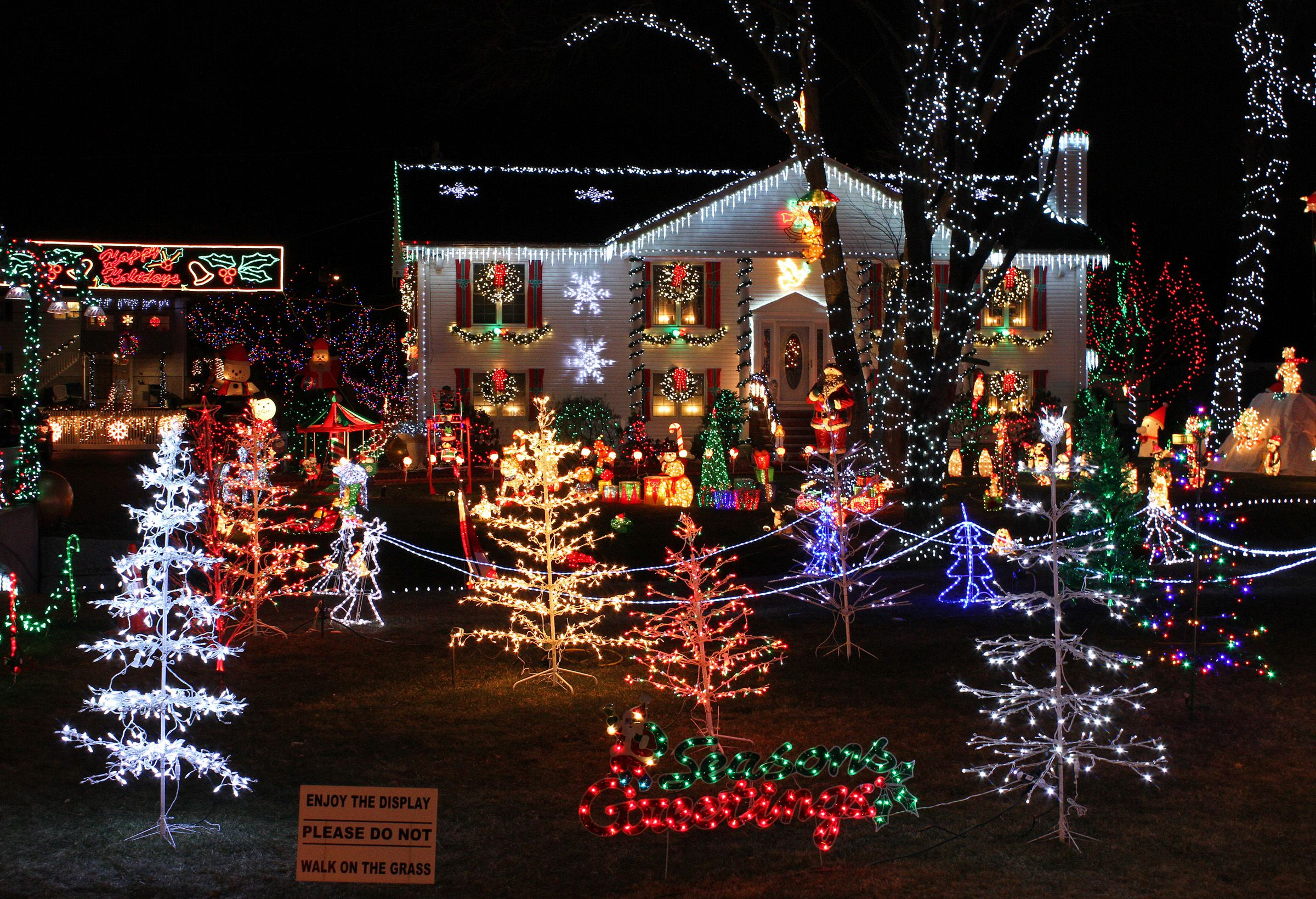 Avoid Overloading Circuits With Christmas Lights inside sizing 2400 X 1639