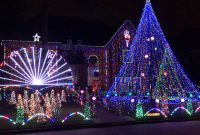 Best Houston Neighborhoods And Homes For Viewing Holiday Lights in sizing 2364 X 1330