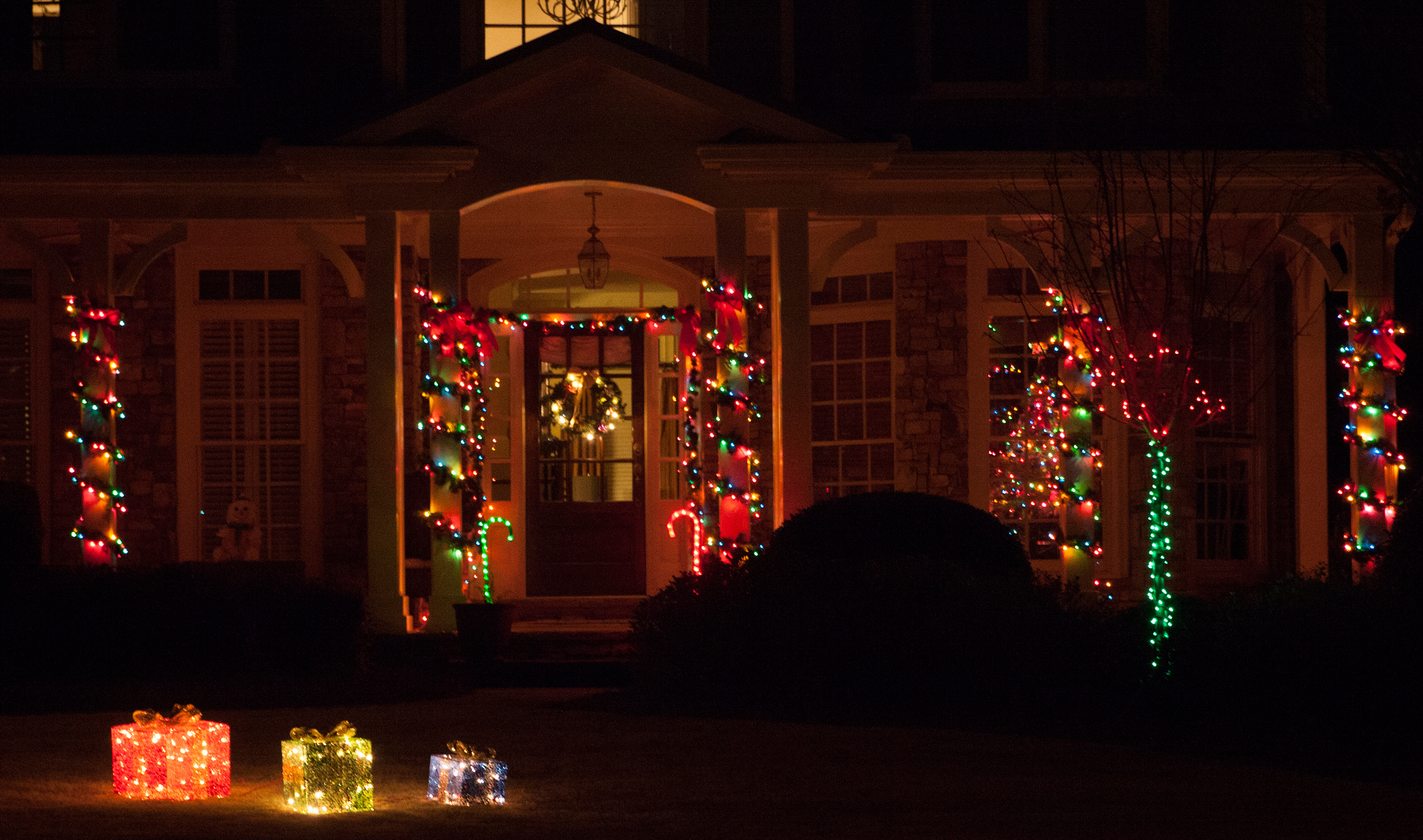 Christmas Porch Decorations with proportions 2500 X 1476