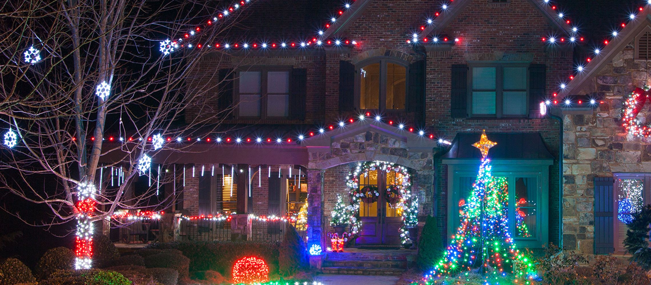 Outdoor Christmas Lights Ideas For The Roof Christmas Decorating throughout sizing 2280 X 1000