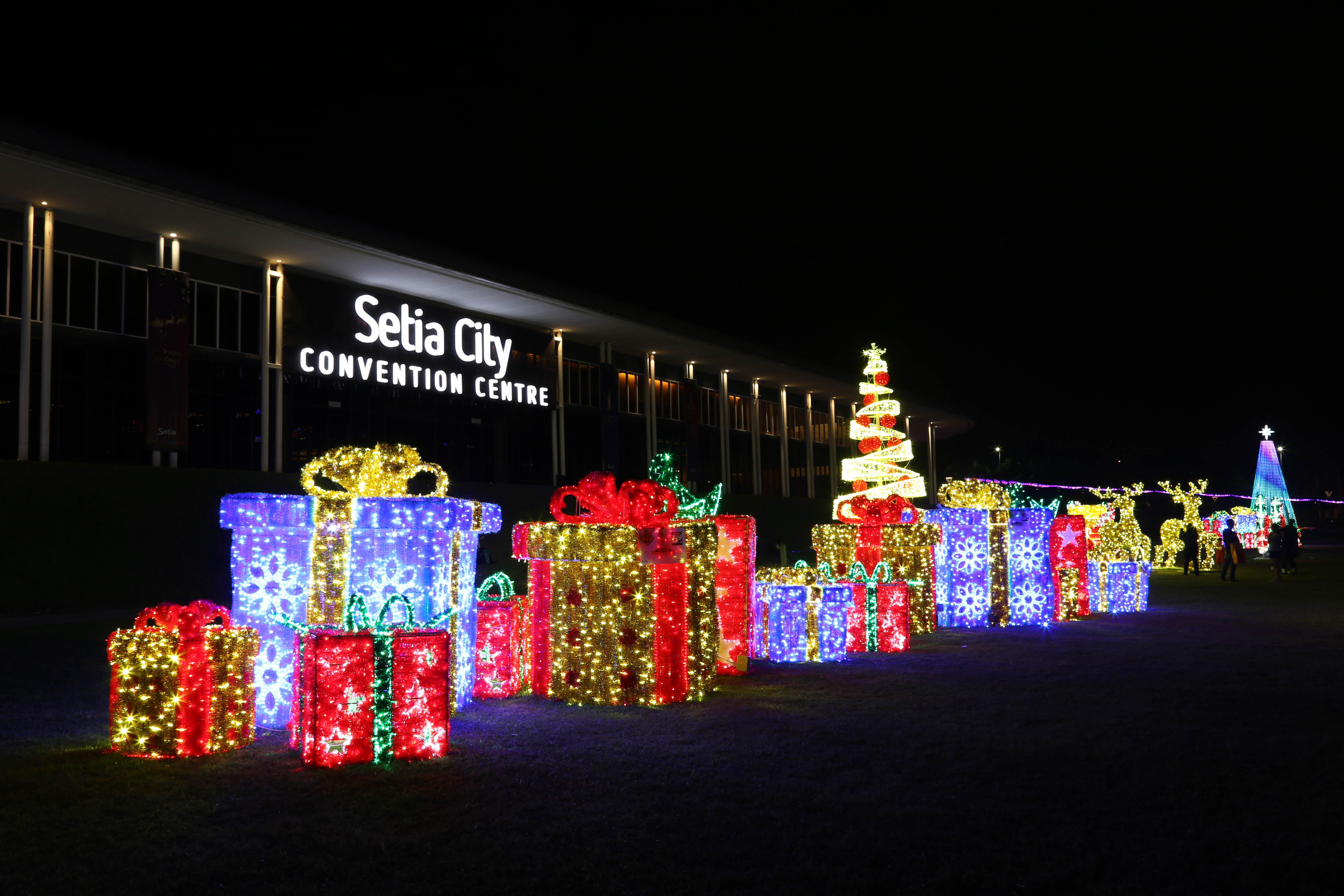 Setia City Convention Centre Sccc Lights Up Garden In The Vicinity throughout dimensions 5472 X 3648