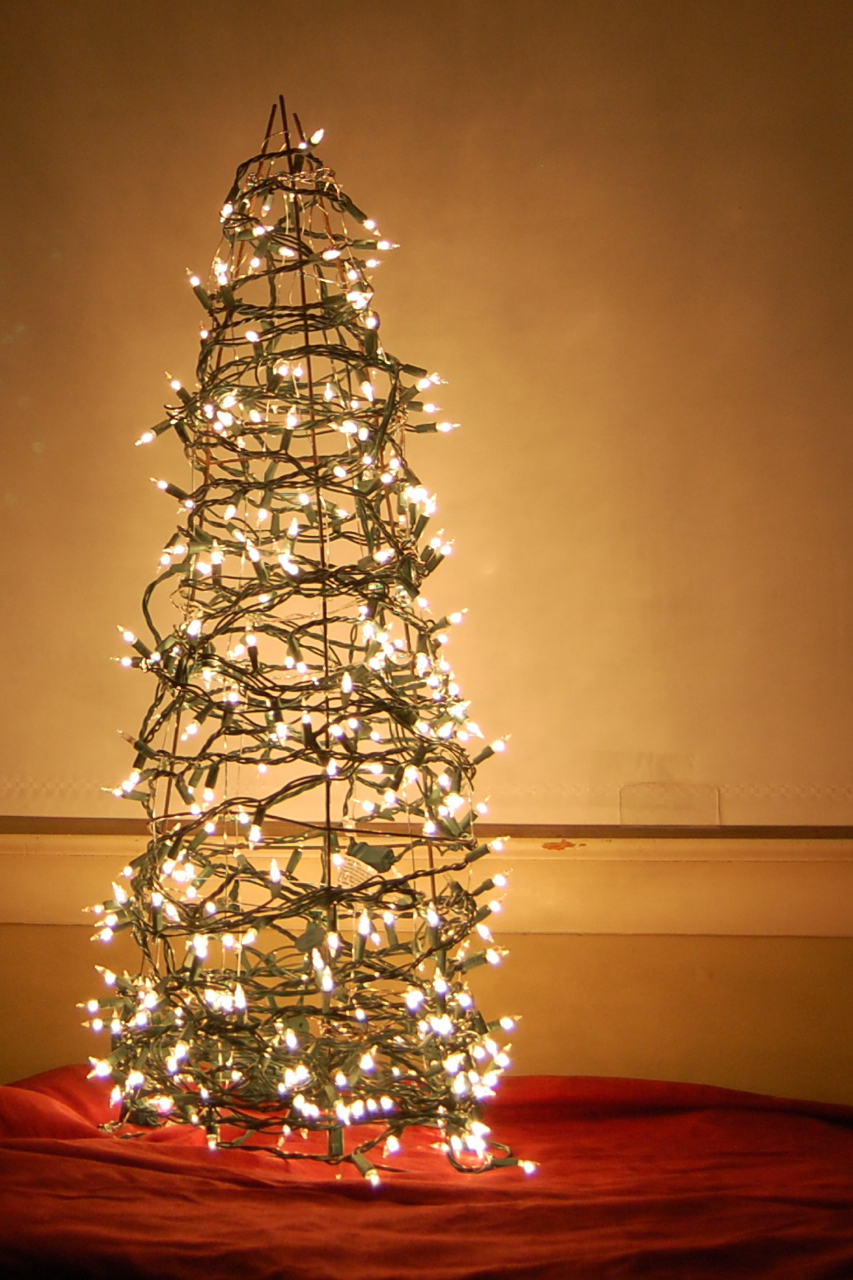 Tomato Cage Christmas Tree Diy Alternative Christmas Trees inside sizing 853 X 1280