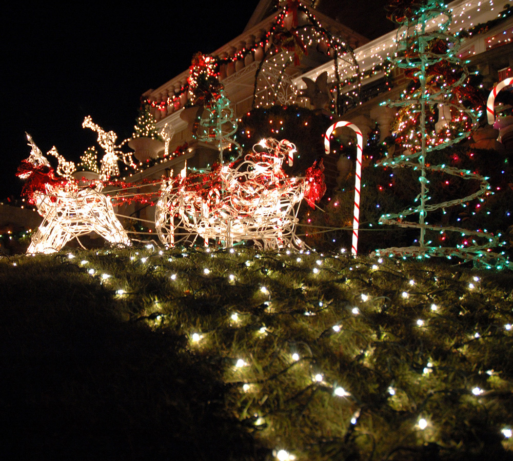 Top 10 Biggest Outdoor Christmas Lights House Decorations Digsdigs regarding proportions 1000 X 899