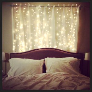 Twinkle Lights Headboard I Absolutely Love This Apartment with regard to proportions 2340 X 2340