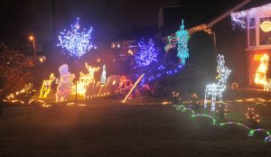 Warwick Drive Christmas Lights Hazel Grove Manchester Evening News inside sizing 2111 X 1227